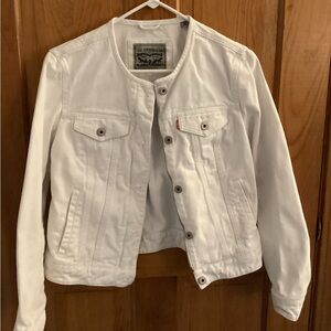 Levi's Women's Classic White Jean Jacket. Size S. Excellent condition.